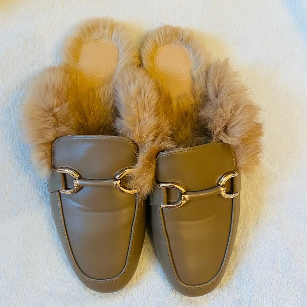 Tan rabbit fur loafer mules rose gold buckle vegan leather rubber soles Sz 37